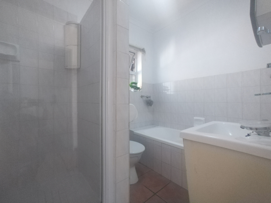 2 Bedroom Property for Sale in Oakglen Western Cape